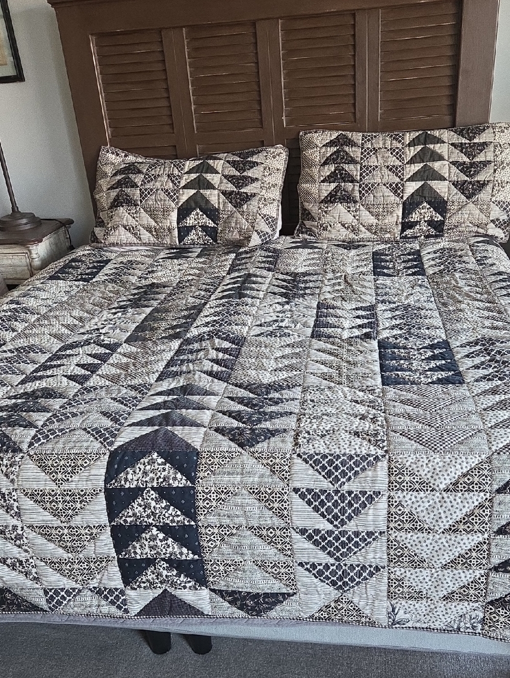 Pottery Barn - Sawyer Reversible Quilt - King with 2 King Shams